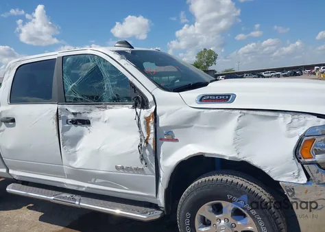 2024 Ram 2500 Big Horn 4X4 6'4 Box z USA, uszkodzony, nr VIN 3C6UR5DL1RG349404